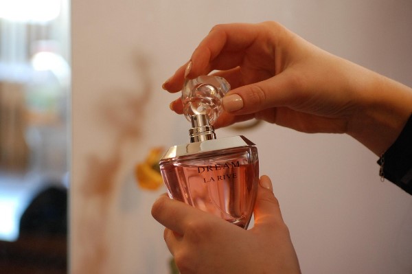 parfum wanita aktif